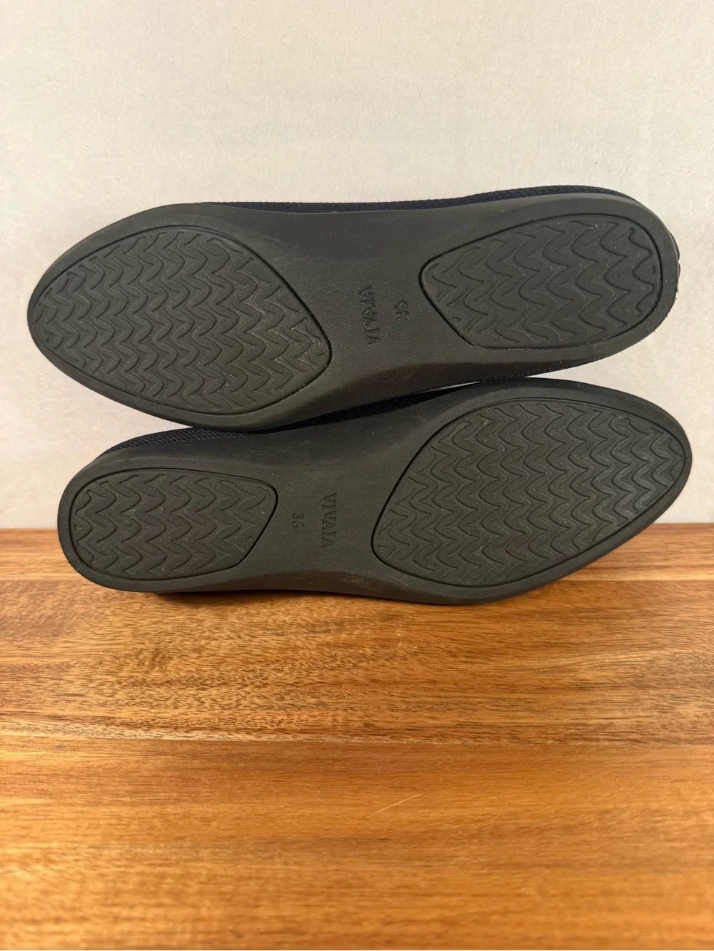 VIVAIA Claire Walker Flat Round Toe Slip-On with Arch Support Dark Navy Sz 5.5-6